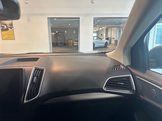 2024 Carbonized Gray Metallic Ford Edge