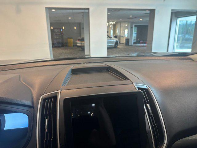 2024 Carbonized Gray Metallic Ford Edge