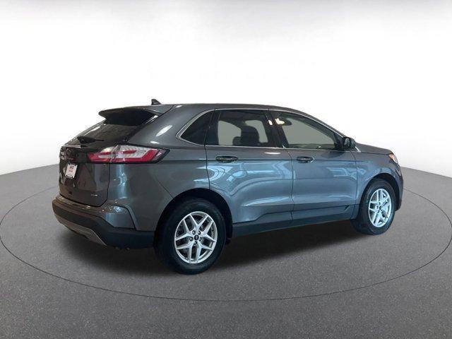 2024 Carbonized Gray Metallic Ford Edge