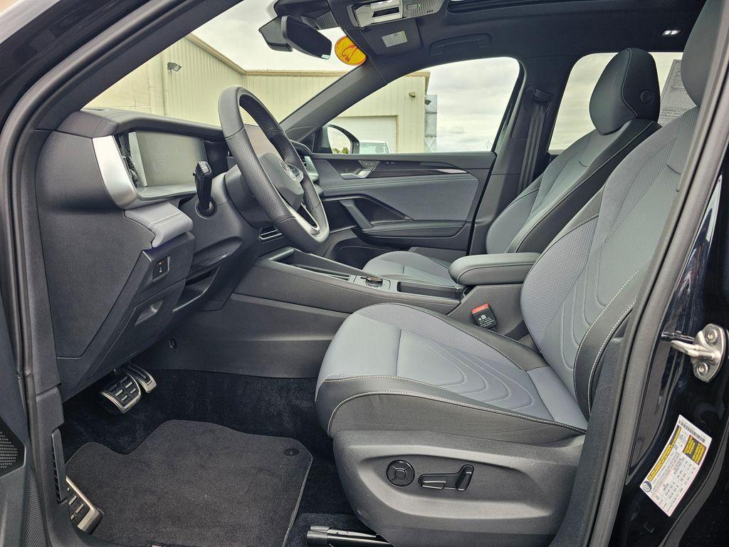 used 2025 Volkswagen Tiguan car, priced at $35,263