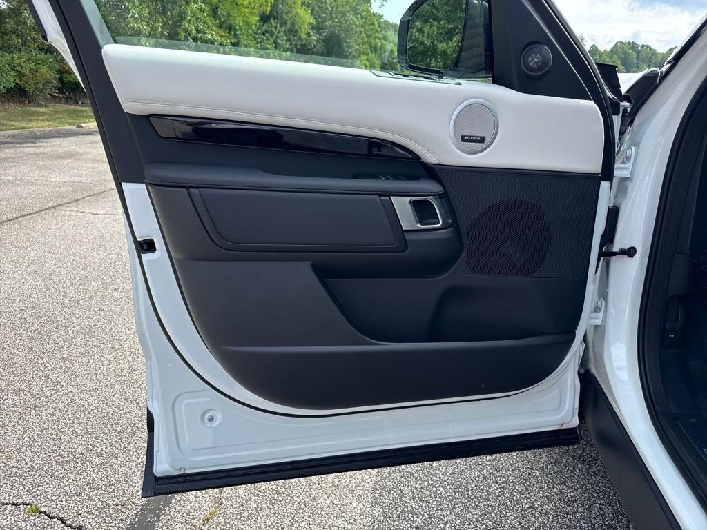 new 2025 Land Rover Discovery car, priced at $66,593