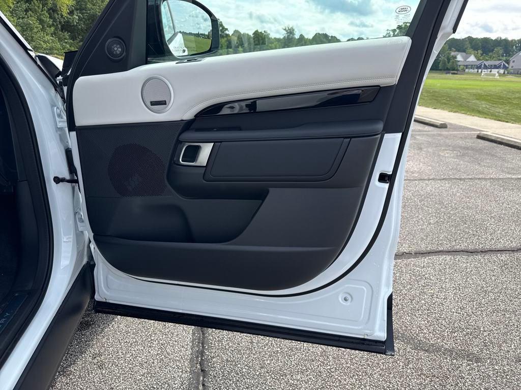 new 2025 Land Rover Discovery car, priced at $66,593