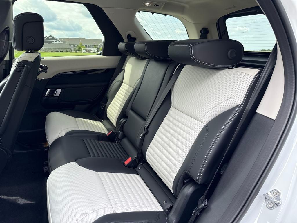 new 2025 Land Rover Discovery car, priced at $66,593