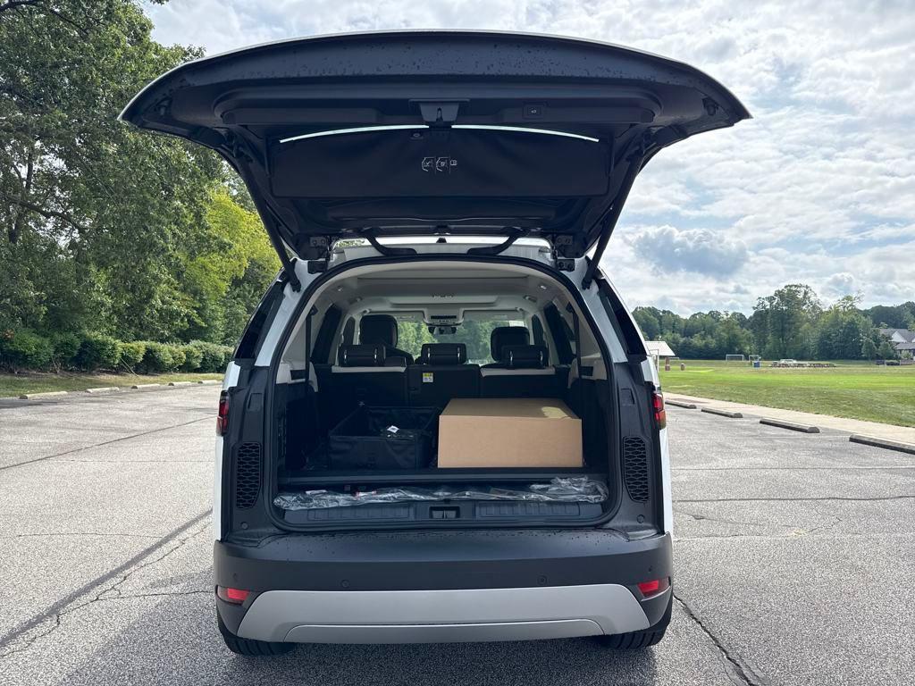 new 2025 Land Rover Discovery car, priced at $66,593