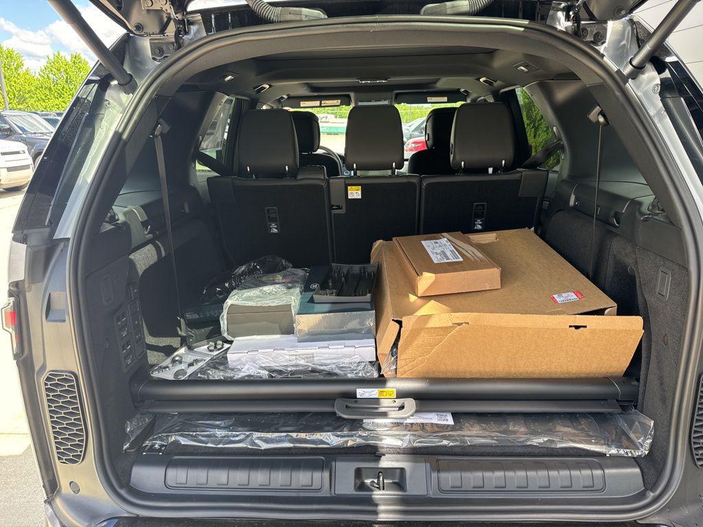 new 2024 Land Rover Discovery car, priced at $63,208