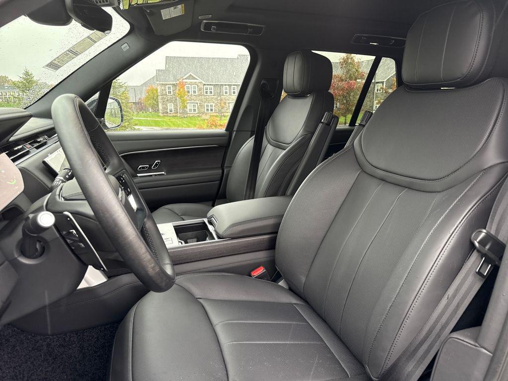 new 2025 Land Rover Range Rover car, priced at $141,535