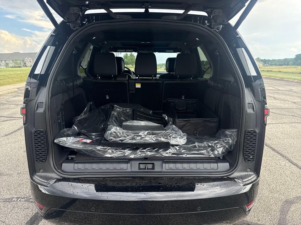 new 2025 Land Rover Discovery car, priced at $76,203