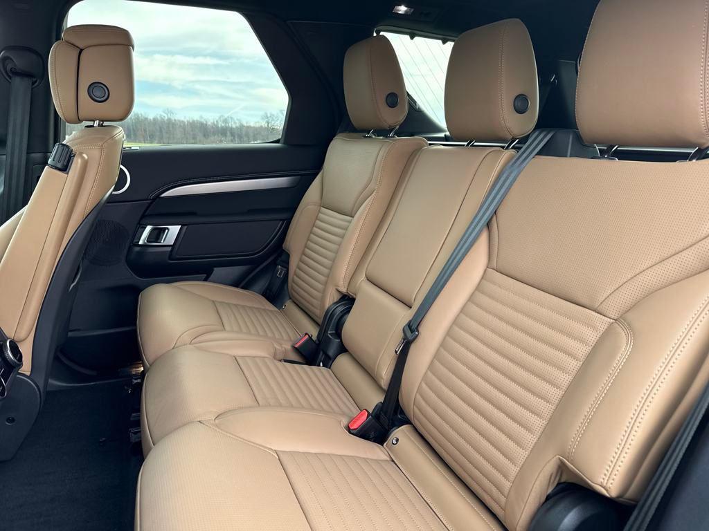 new 2024 Land Rover Discovery car, priced at $59,923