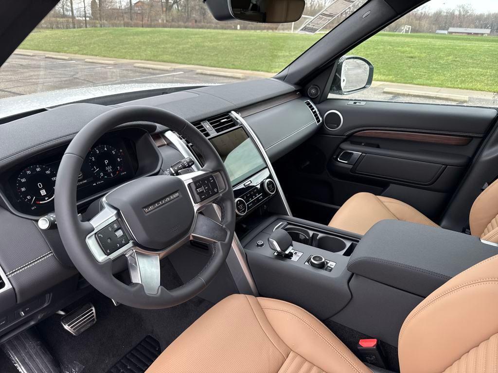 new 2025 Land Rover Discovery car, priced at $73,168