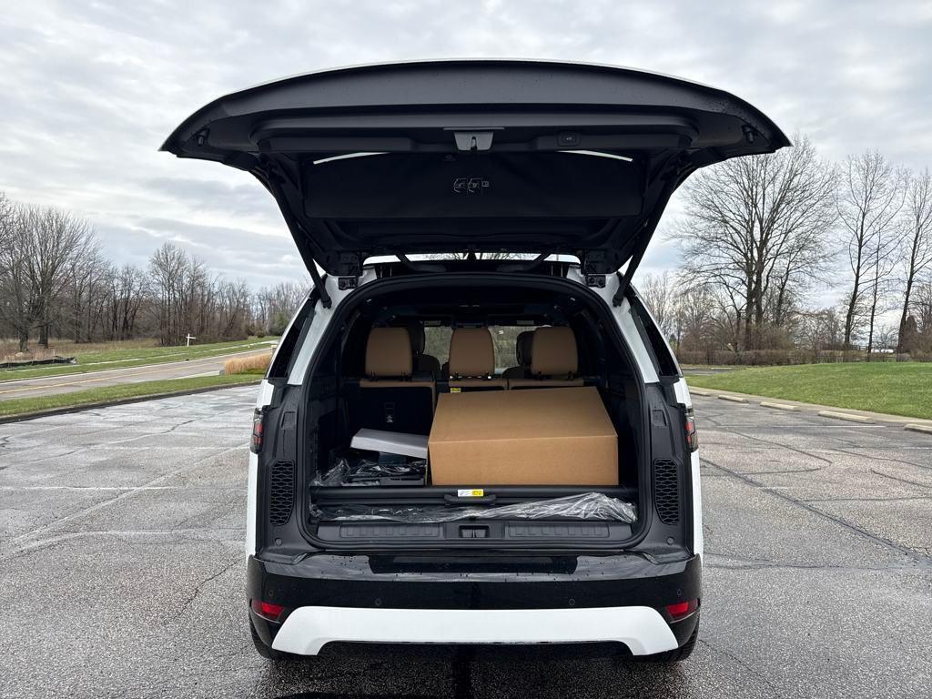 new 2025 Land Rover Discovery car, priced at $73,168