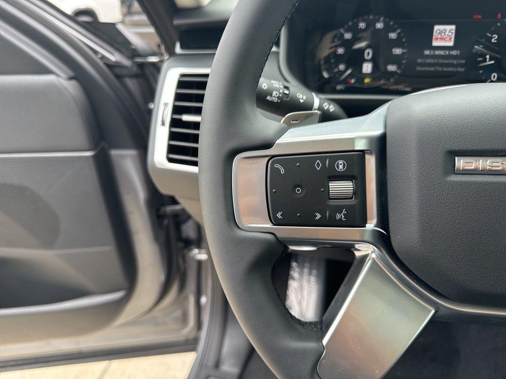 new 2024 Land Rover Discovery car, priced at $55,558