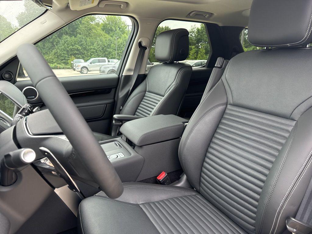 new 2024 Land Rover Discovery car, priced at $55,558