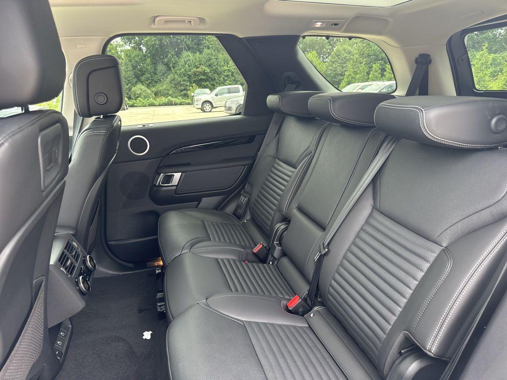 new 2024 Land Rover Discovery car, priced at $55,558