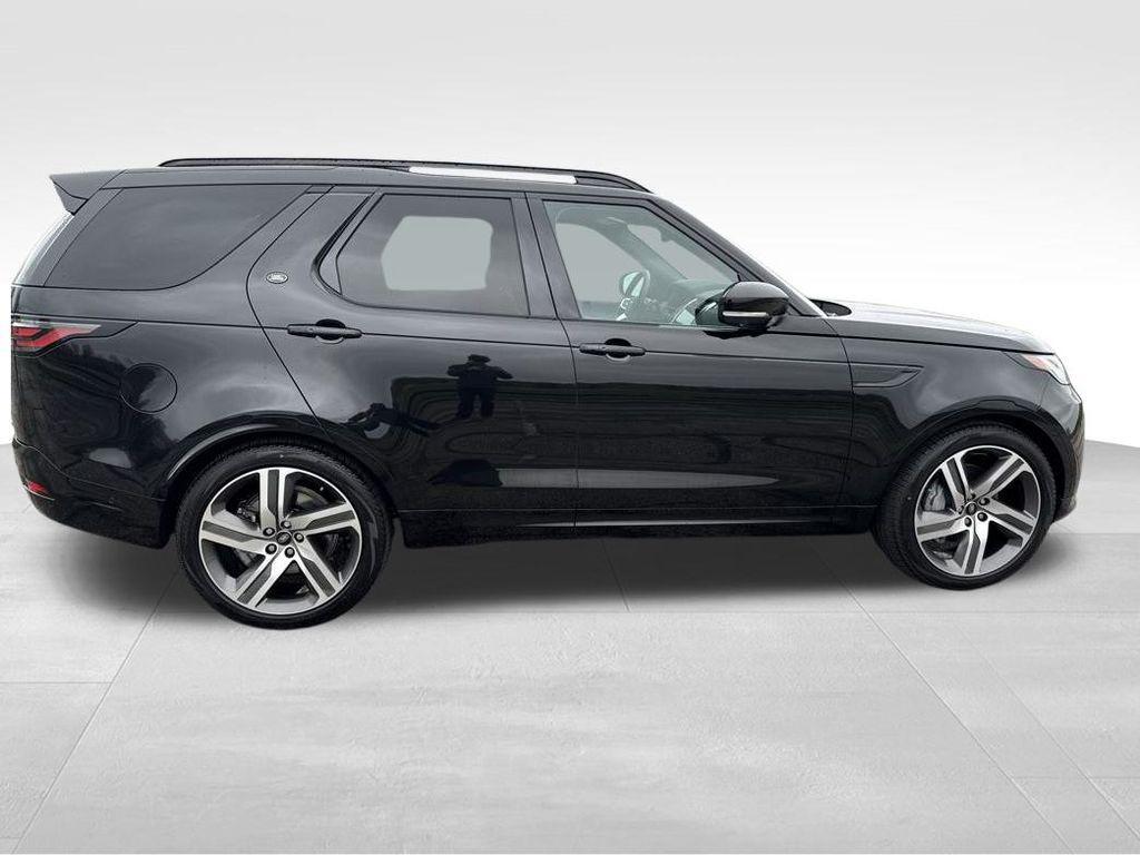new 2024 Land Rover Discovery car, priced at $59,558