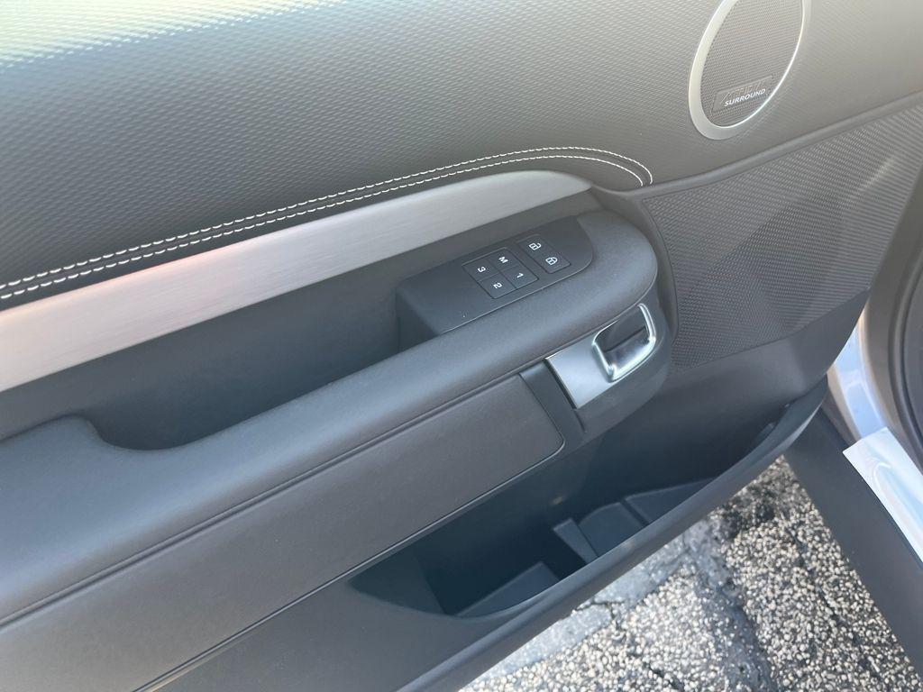 new 2026 Land Rover Discovery car, priced at $79,326