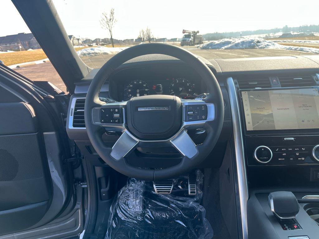 new 2026 Land Rover Discovery car, priced at $79,326