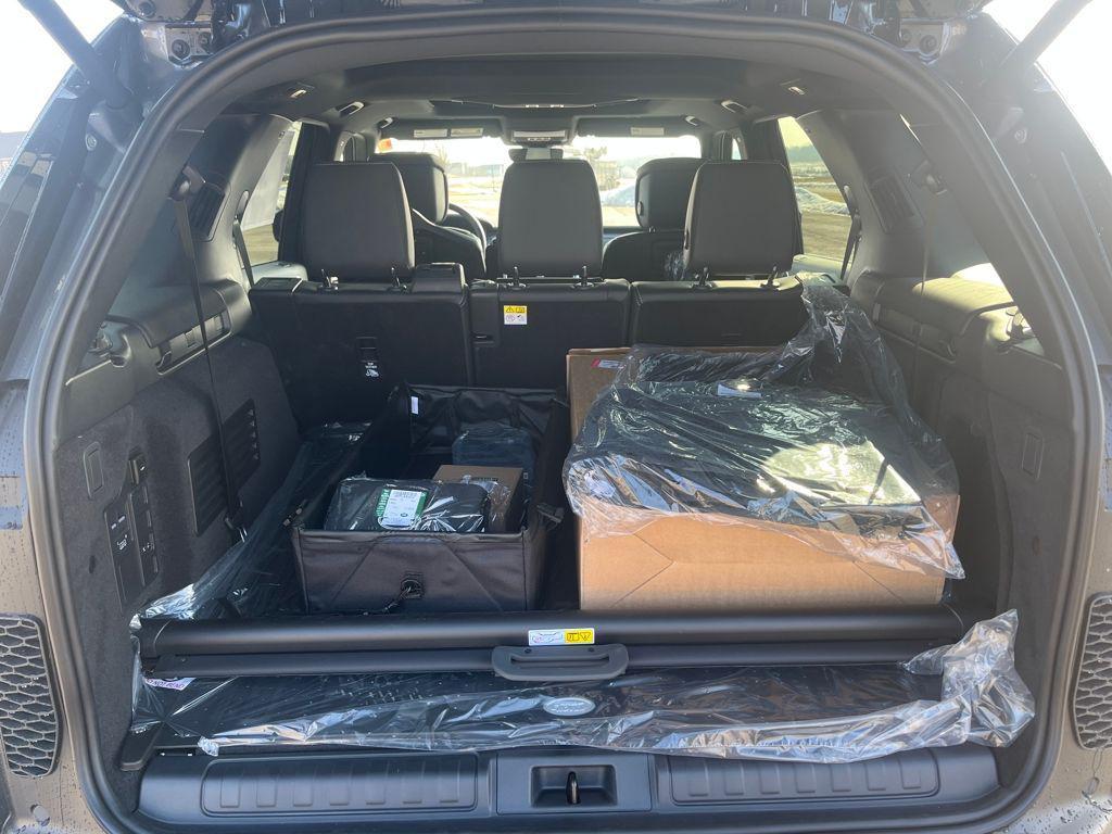 new 2026 Land Rover Discovery car, priced at $79,326