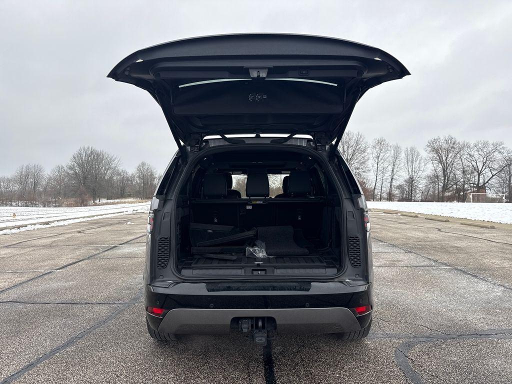 used 2021 Land Rover Discovery car, priced at $19,125