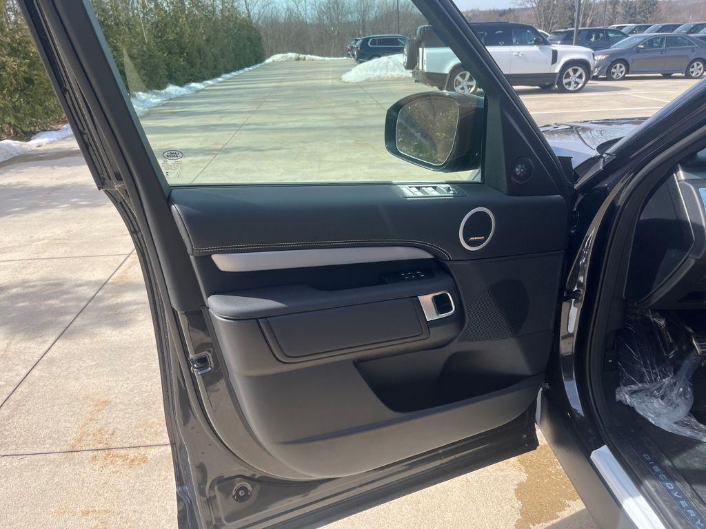 new 2026 Land Rover Discovery car, priced at $72,981