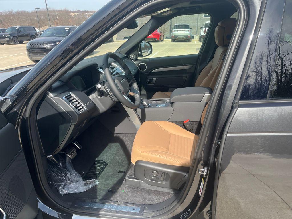 new 2026 Land Rover Discovery car, priced at $72,981