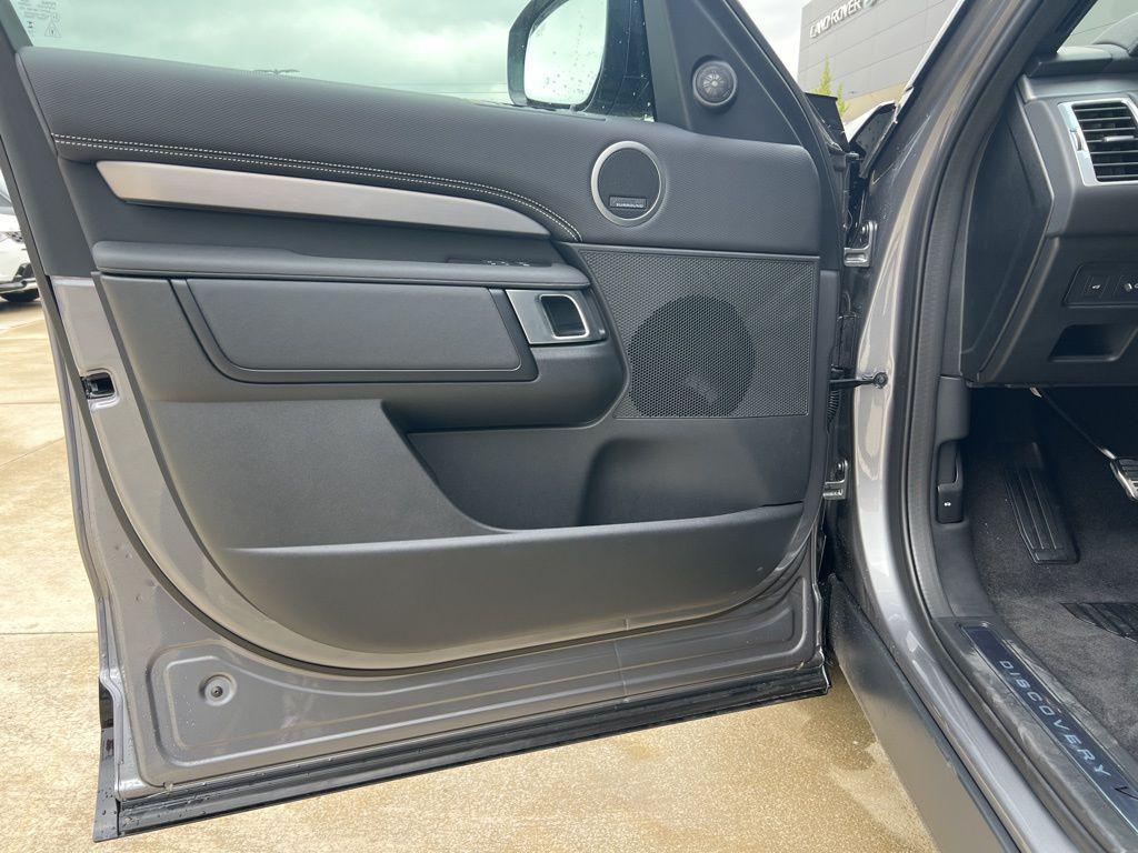 new 2024 Land Rover Discovery car, priced at $73,668