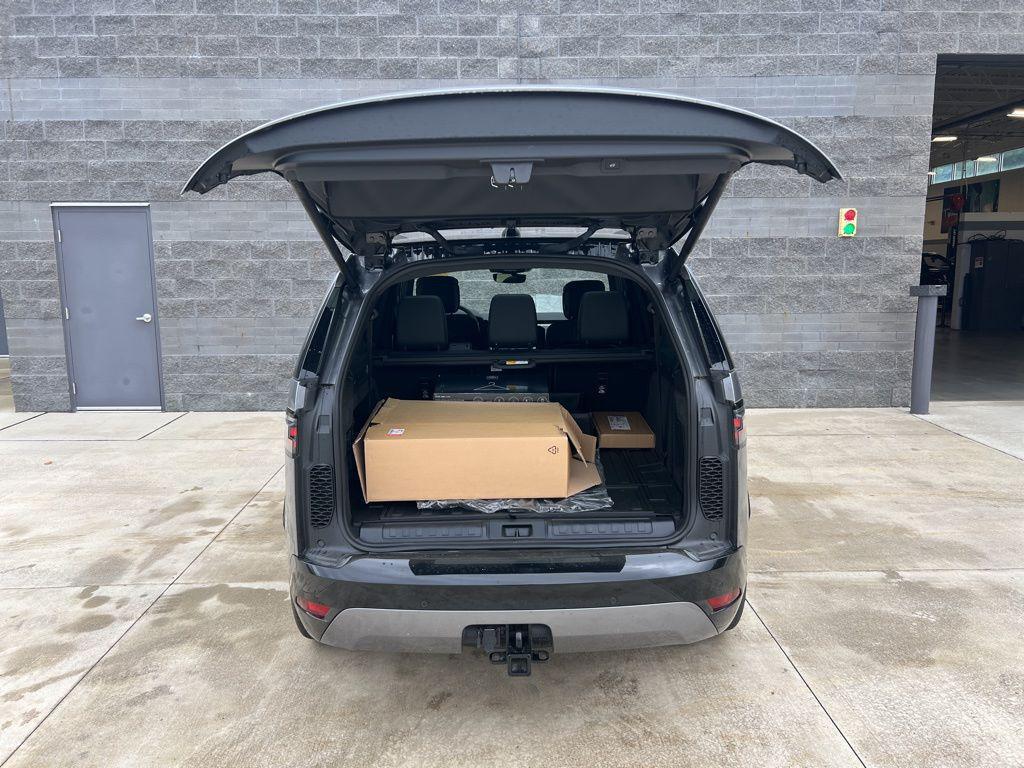 new 2024 Land Rover Discovery car, priced at $73,668