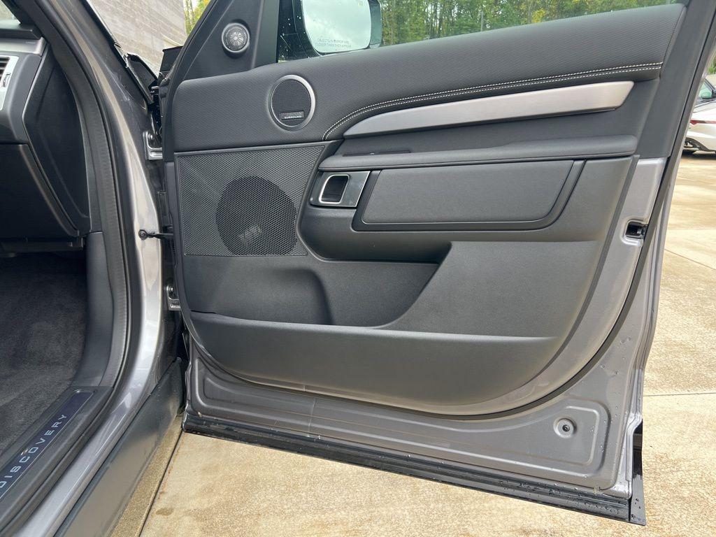 new 2024 Land Rover Discovery car, priced at $73,668