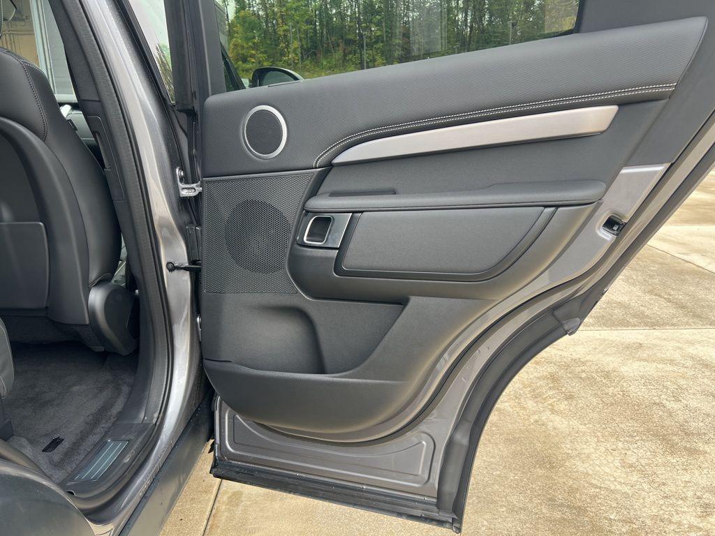 new 2024 Land Rover Discovery car, priced at $73,668