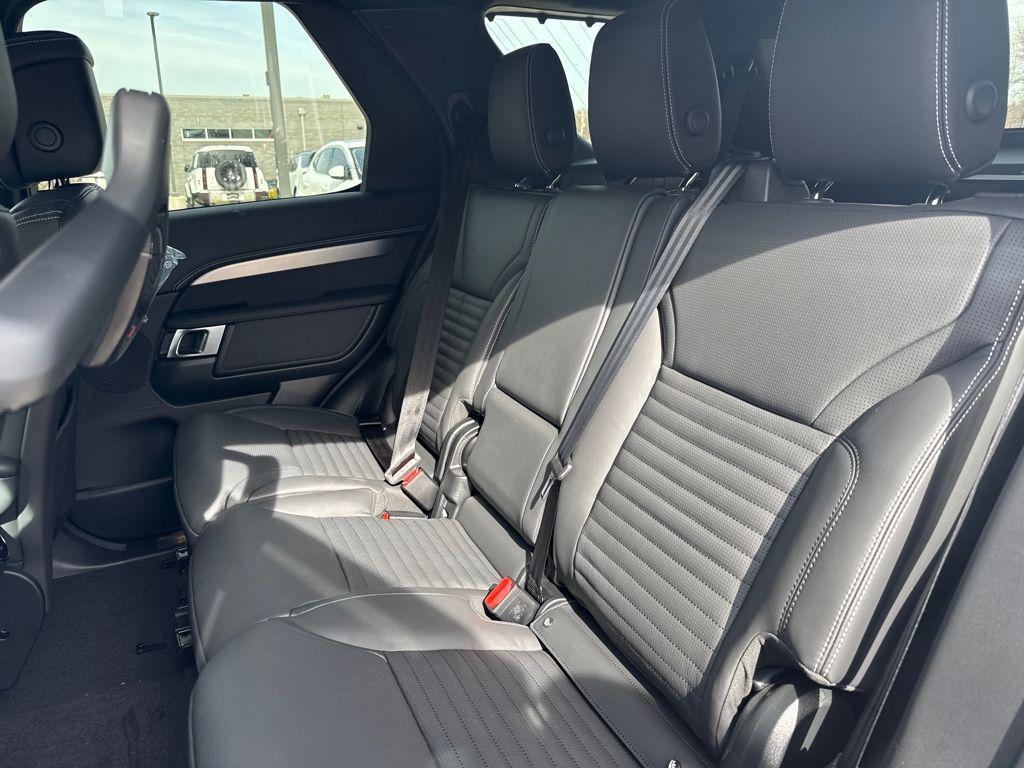 new 2026 Land Rover Discovery car, priced at $77,626