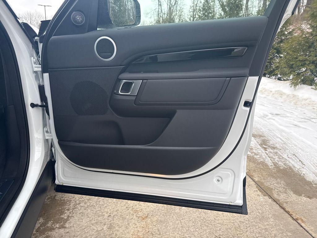 new 2026 Land Rover Discovery car, priced at $66,881