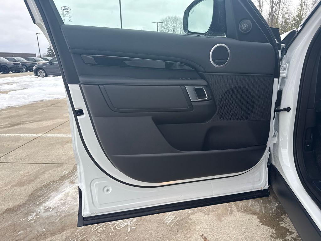 new 2026 Land Rover Discovery car, priced at $66,881