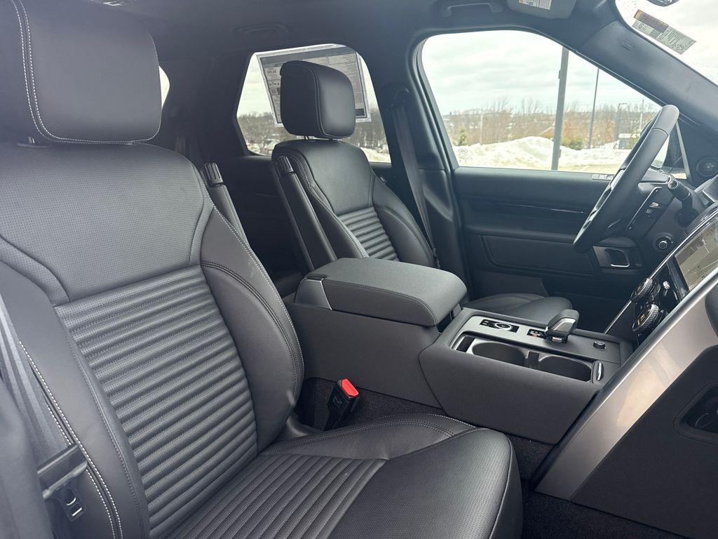 new 2026 Land Rover Discovery car, priced at $66,881