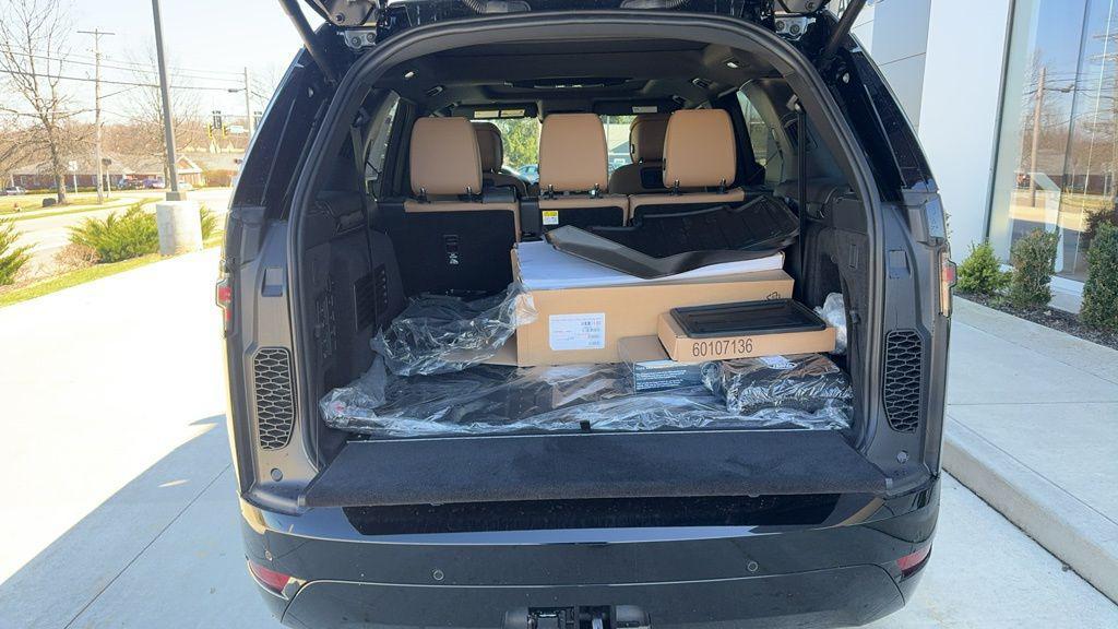 new 2024 Land Rover Discovery car, priced at $71,908