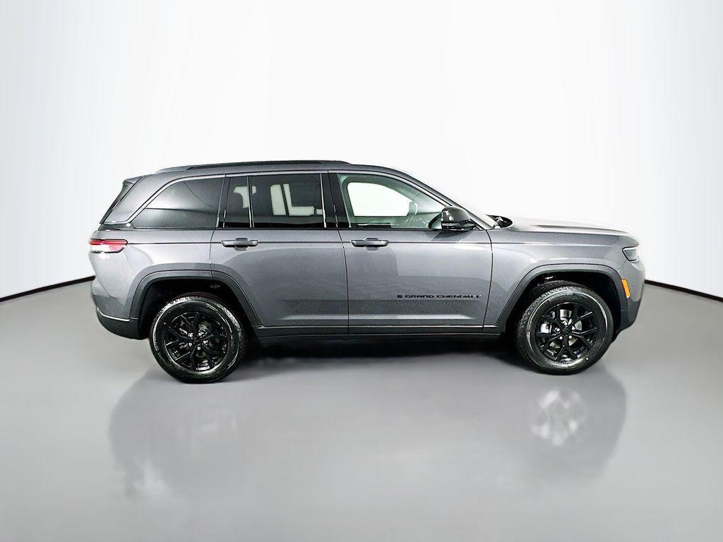 new 2026 Jeep Grand Cherokee car, priced at $43,960