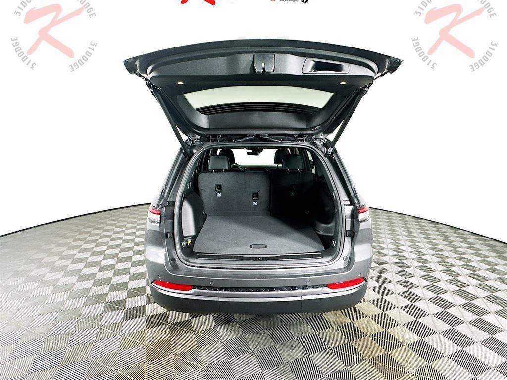 new 2026 Jeep Grand Cherokee car, priced at $45,860