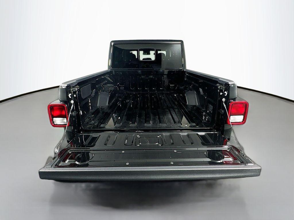 new 2025 Jeep Gladiator car, priced at $39,934
