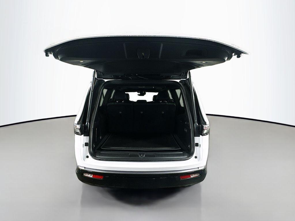 new 2026 Jeep Grand Wagoneer L car, priced at $83,487