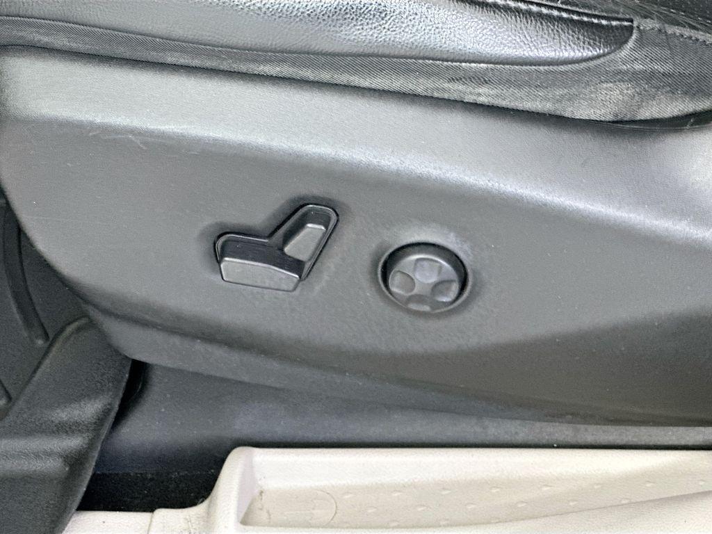 used 2019 Chrysler Pacifica car, priced at $12,384