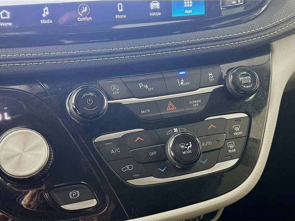 used 2024 Chrysler Pacifica car, priced at $23,335
