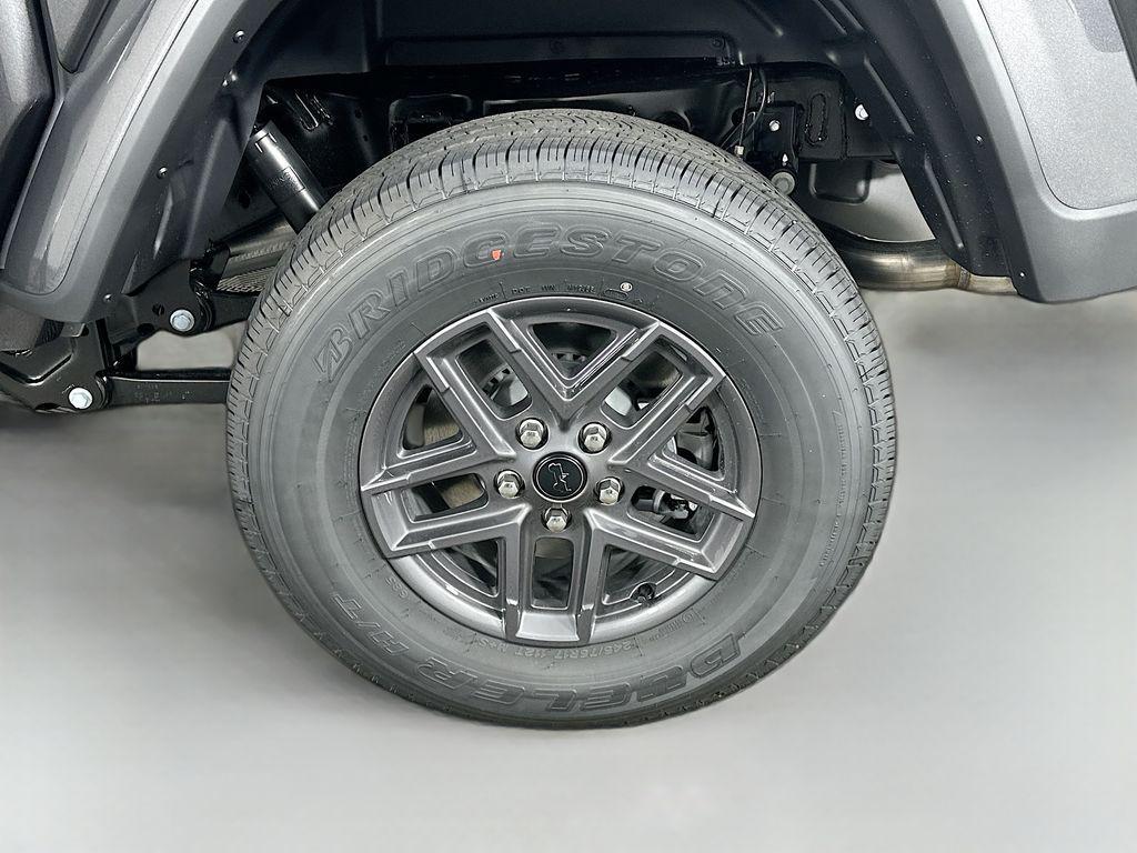 new 2025 Jeep Gladiator car, priced at $43,501