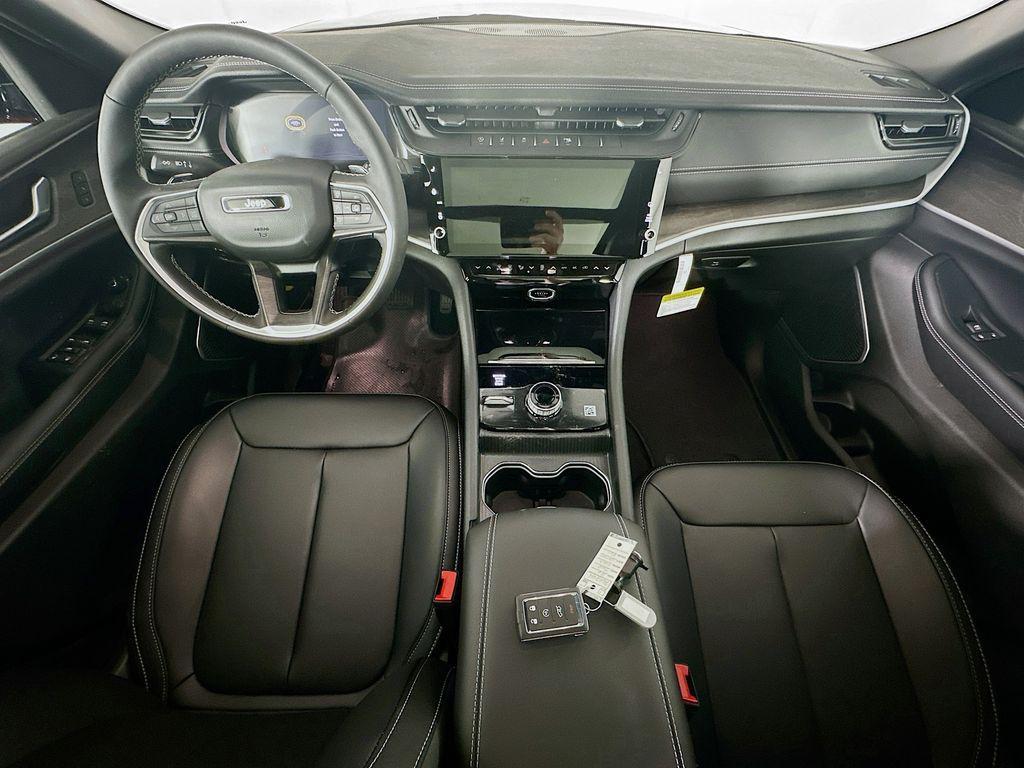 new 2026 Jeep Grand Cherokee car, priced at $45,663