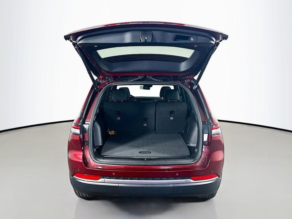 new 2026 Jeep Grand Cherokee car, priced at $45,663