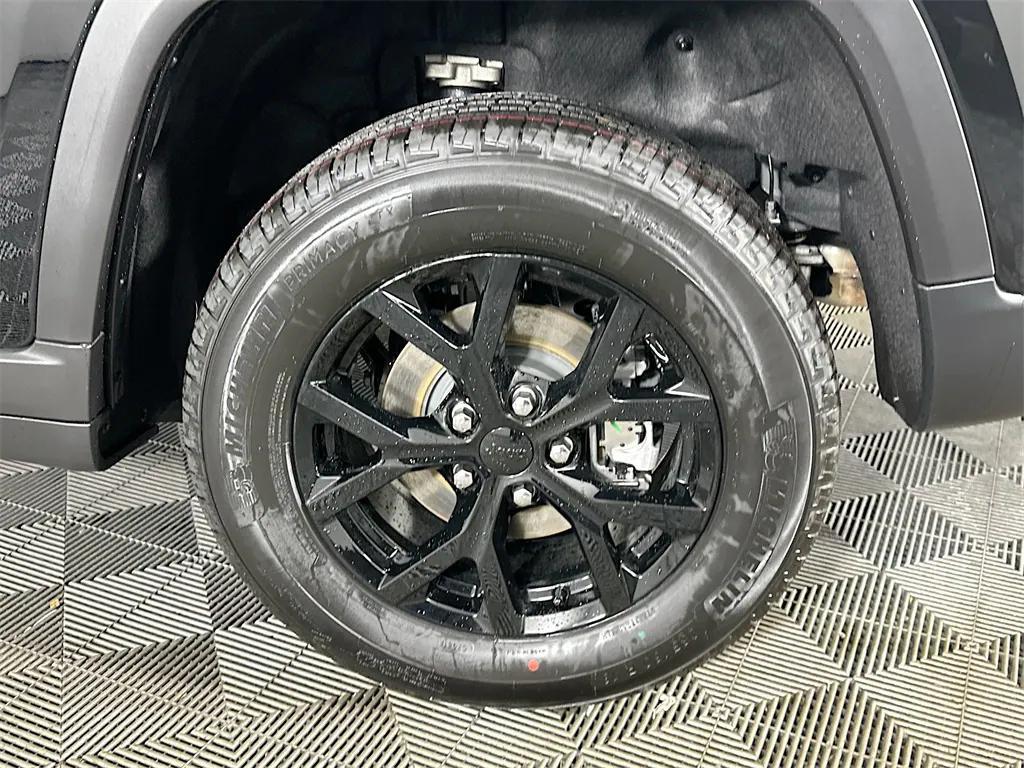 new 2026 Jeep Grand Cherokee car, priced at $45,860