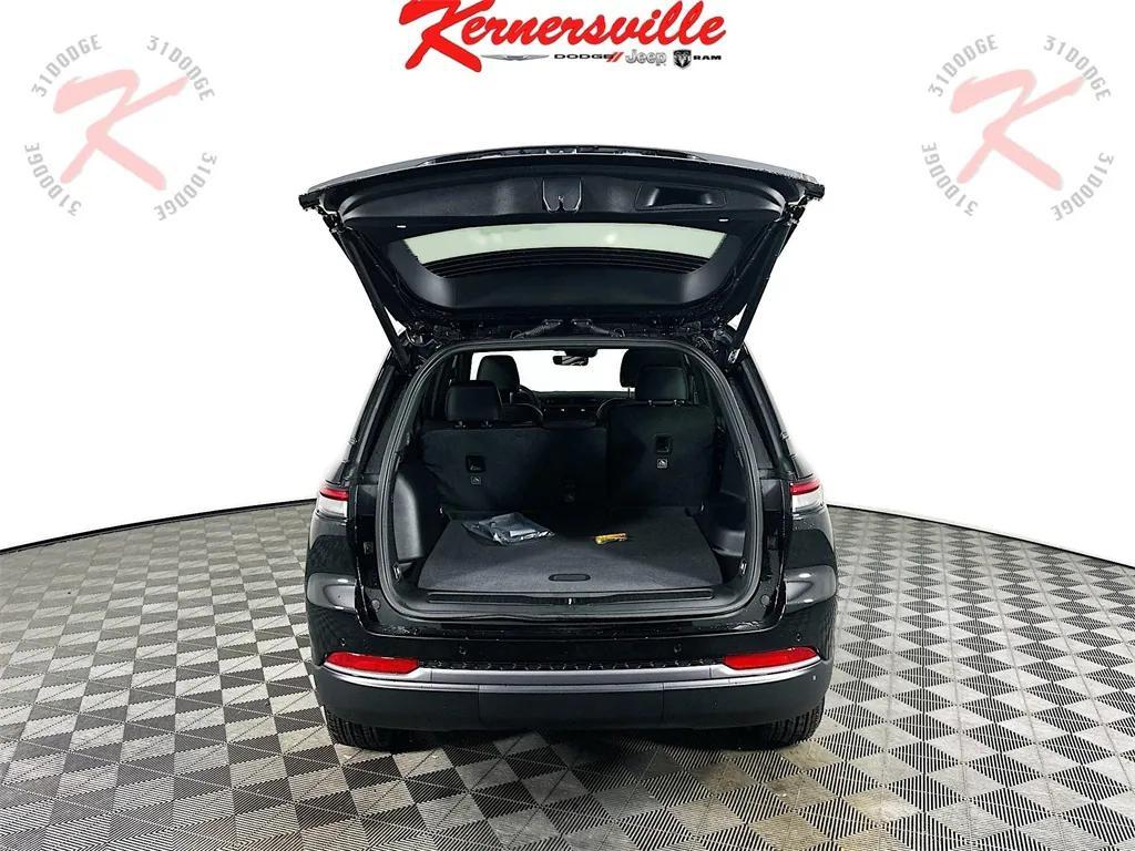 new 2026 Jeep Grand Cherokee car, priced at $45,860