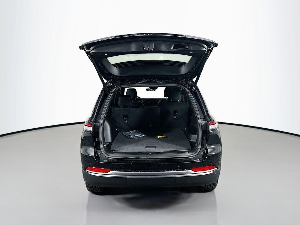 new 2026 Jeep Grand Cherokee car, priced at $43,960