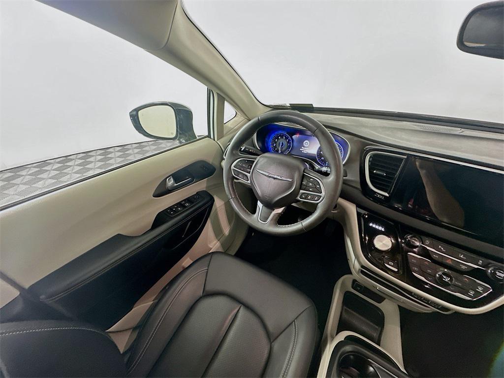 used 2024 Chrysler Pacifica car, priced at $26,935