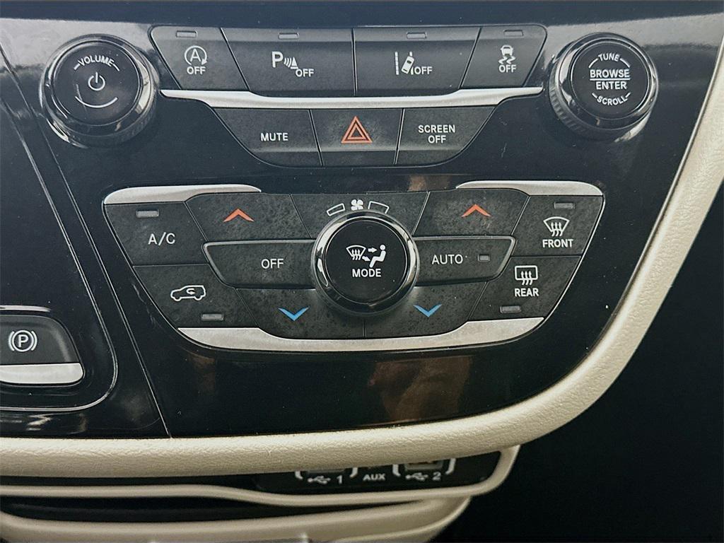 used 2024 Chrysler Pacifica car, priced at $26,935