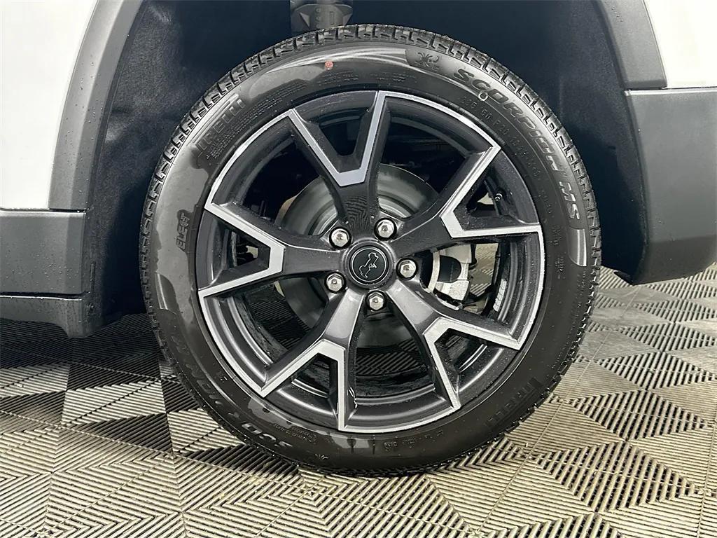 new 2026 Jeep Cherokee car, priced at $46,215