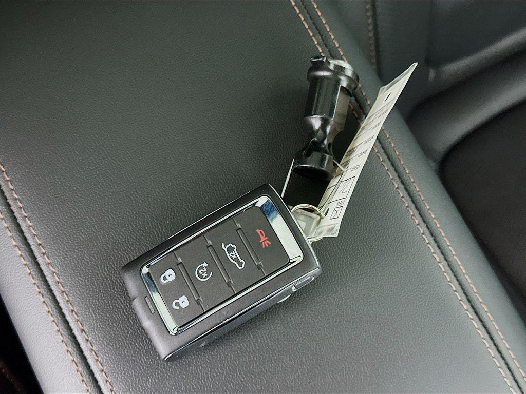 new 2026 Jeep Cherokee car, priced at $42,527