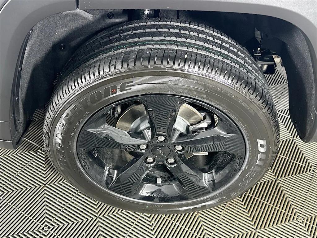 new 2025 Jeep Grand Cherokee car, priced at $40,773